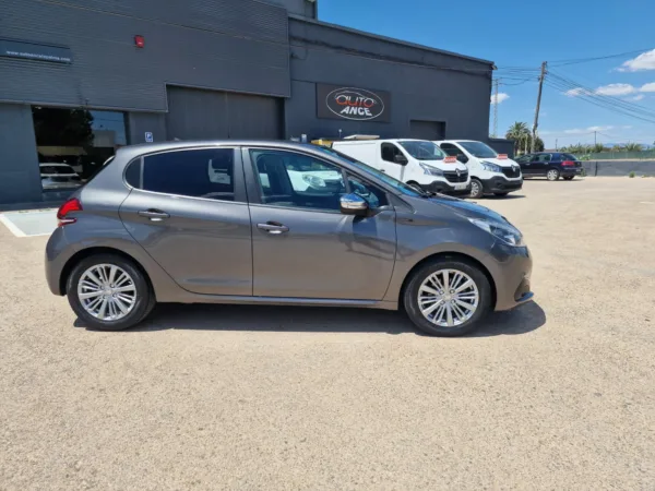 PEUGEOT 208 HDI 100CV - Imagen 2