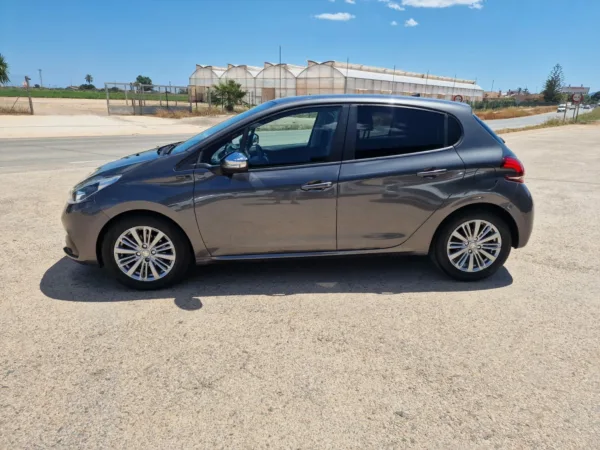 PEUGEOT 208 HDI 100CV - Imagen 3