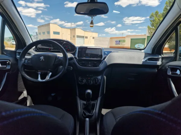 PEUGEOT 208 HDI 100CV - Imagen 6