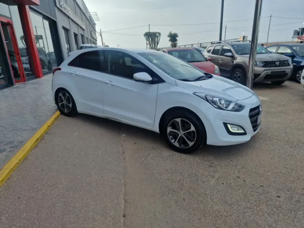 HYUNDAI I30 1.6 110CV - Imagen 2