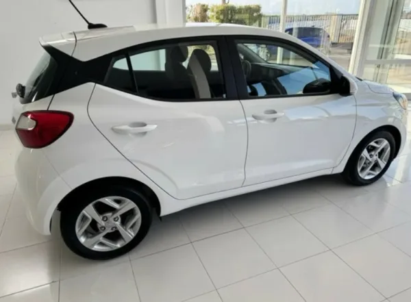 HYUNDAI i10 KLASS 1.0 67CV - Imagen 3