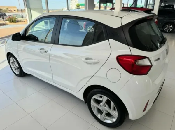 HYUNDAI i10 KLASS 1.0 67CV - Imagen 4