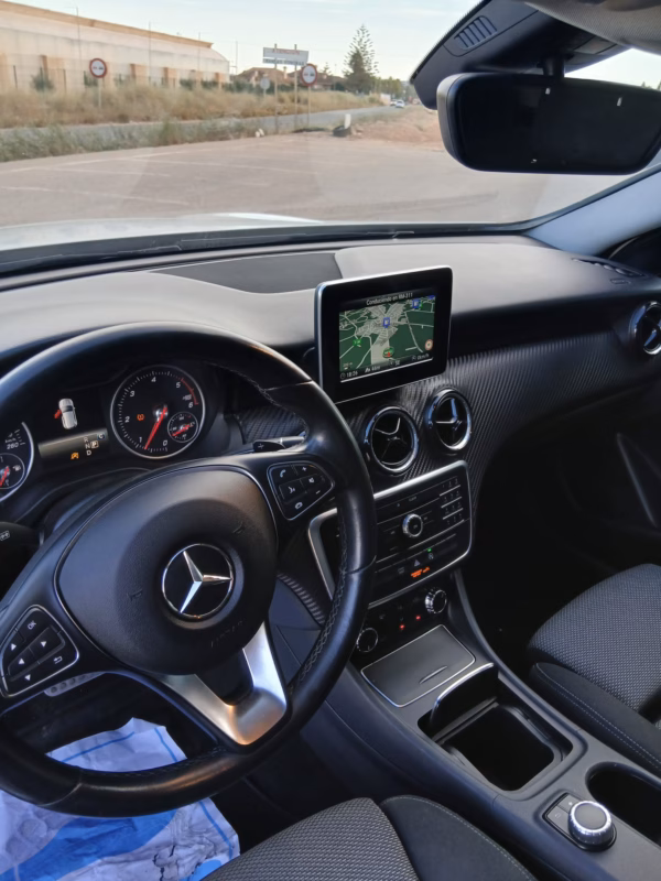 MERCEDES-BENZ GLA 200d 2.1 136CV AUTOMATICO - Imagen 4