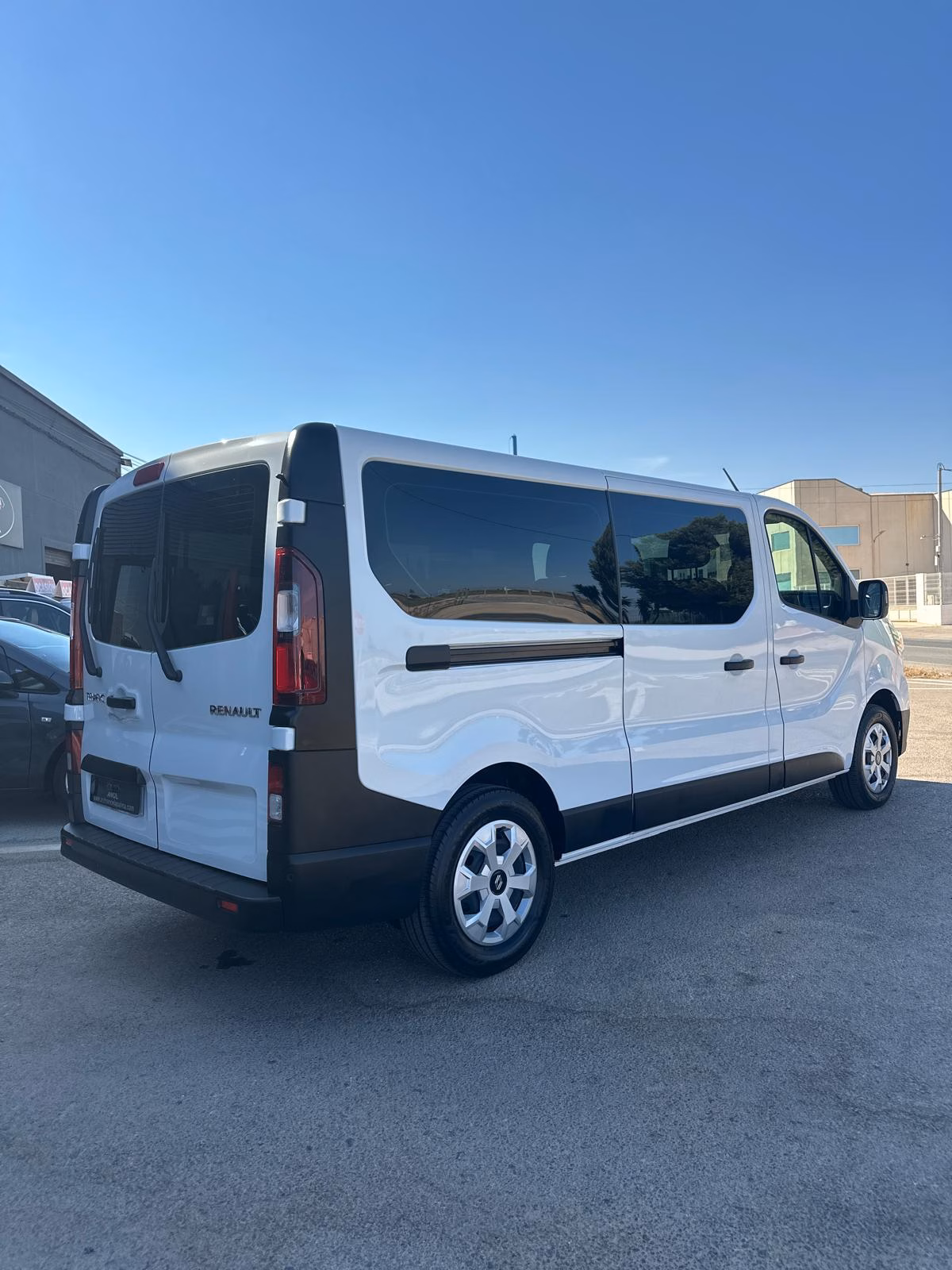 RENAULT TRAFIC 2.0 DCI 110CV L2H1 9 PLAZAS - Imagen 5