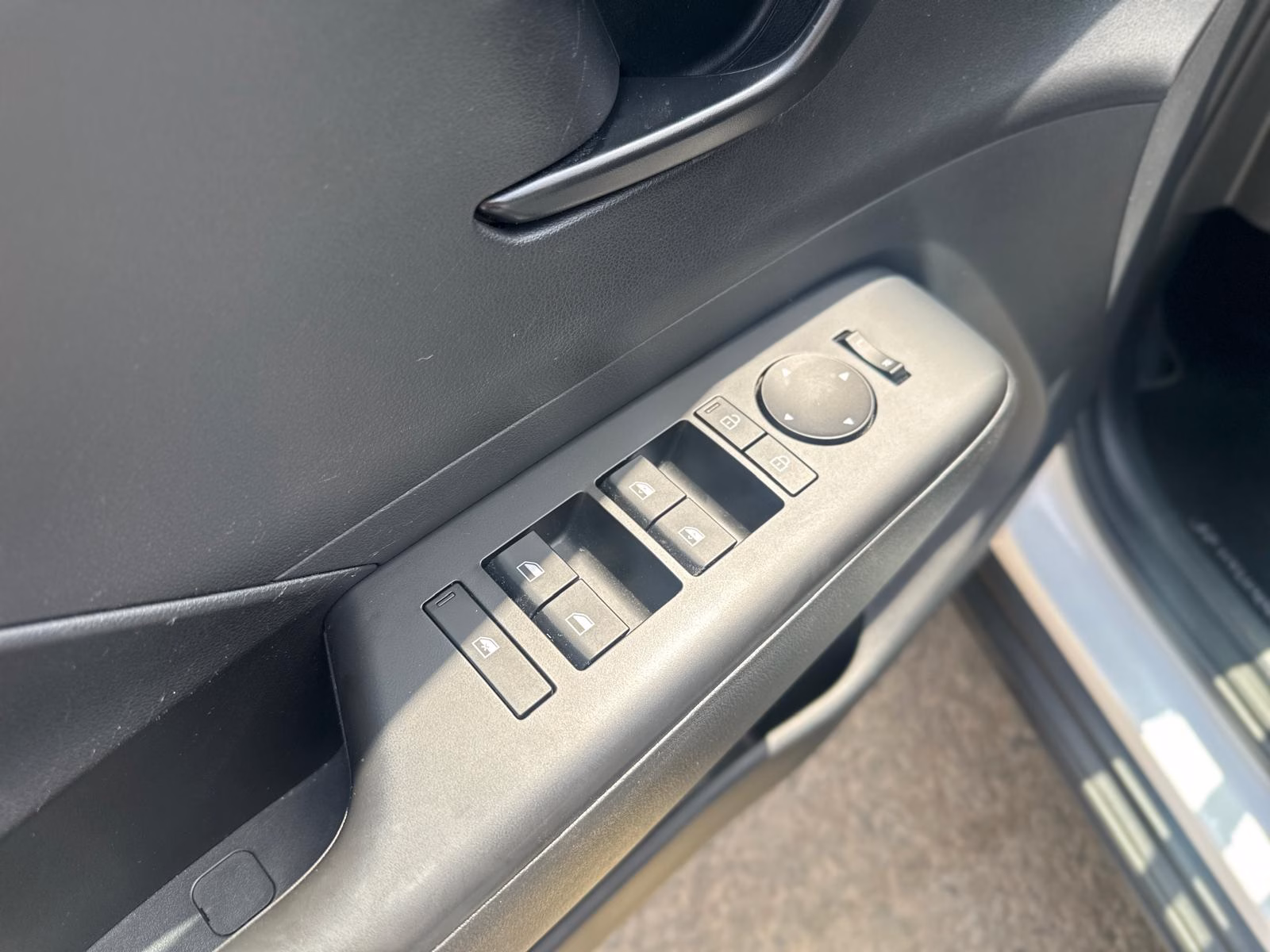 HYUNDAI KONA 1.6 GDI 141CV HÍBRIDO ETIQUETA ECO AUTOMATICO - Imagen 12